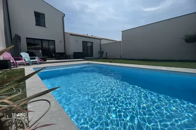 Image de Villa climatisée avec piscine chauffée, proche mer