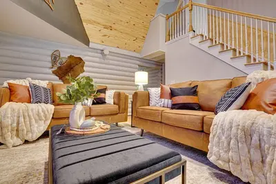 Image de The Alpine- LuxeCabin w king/HotTub/gameRM/FirePit