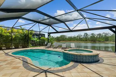 Image de Views Galore! Single family home with a pool in Bella Terra! 3 bedrooms 2 baths.