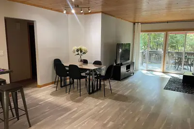 Image de 30 nights minimum stay! Peaceful condo, near shopping, beach & bearskin trail.