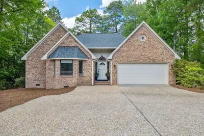 Image de Renovated 3 Bed 3 Bath on Course #5