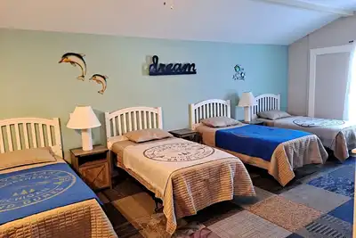 Image de Come be our guest at the comfy Cherry Grove Cottage!