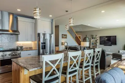 Image de Rare Find|Lakefront Cabin w/ Two Master Suites