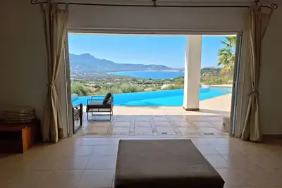 Image de villa vue mer/montagne sud-ouest au calme.