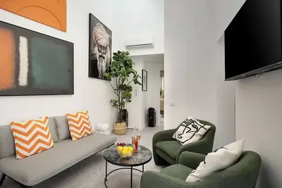 This townhouse is a 2 bedroom(s), 1 bathrooms, located in Portimão, Faro.