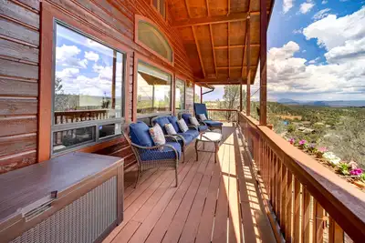 Image de Fire Pit & Views: ‘Falconcrest’ Cottage in Payson!