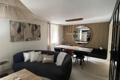 Image de Maison - 9 chambres et 9 sdb (16 p. ) - séminaire, Centre-Ville, Gare et Arena