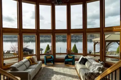 Image de Private beach luxury home sleeps 12, Shelton, Wa