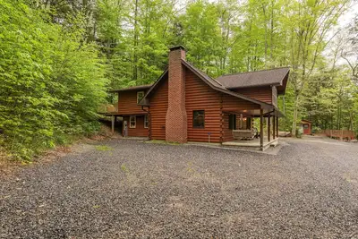 Image de Creekside Hideaway, sleeps 9-10, gorgeous and private setting.