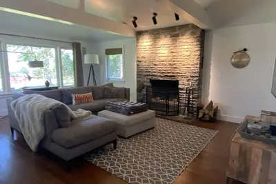 Image de Renting full month of August -quiet, private fenced house w/ pool near Nyc