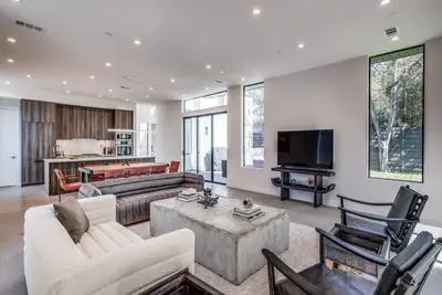 Modern Luxury Midway Hollow - Yard - Driem House