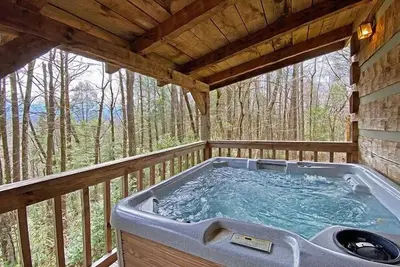 Image de Hideaway in the Mountains in this 3 bedroom true log home!