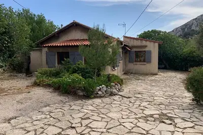 Image de La Villa de Niolon vue mer au cœur de la calanque