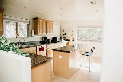 Image de Stunning Views from This Incredible Large  & Comfy Home