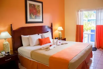 Image de Two Units with Free Parking! Enjoy in the Outdoor Pool, Airport Shuttle!