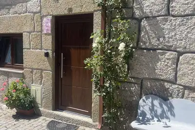 Image de Casa da Burra- Alto Douro Vinhateiro, \nCasa em pedra alia a tradição ao conforto.