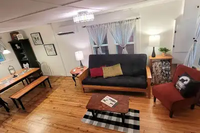 Image de Cottage Charm on 2nd Street