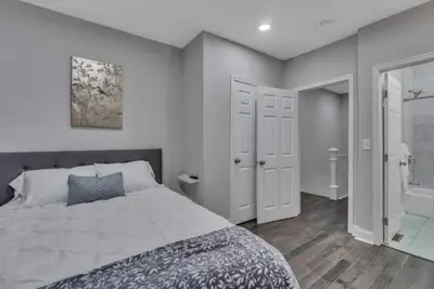 Close to Jhmc, 2. 5 Baths, Pet friendly!