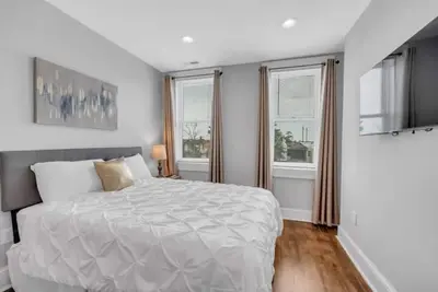 Close to Jhmc 2/2. 5 Pet friendly