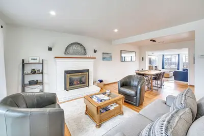 Image de Seaside Vacation Rental w/ Patio Near Monterey Bay