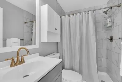 Cozy Chic Townhome Walking Distance to Hopkins