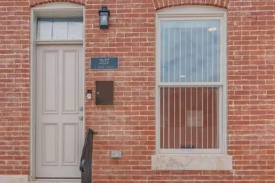 4 Blocks from Johns Hopkins with Parking