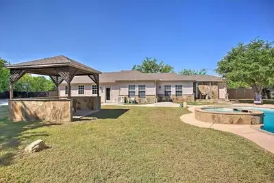 Image de Main House · Heated Pool~Pool Table~Spa~Home Theatre~Sleeps-20