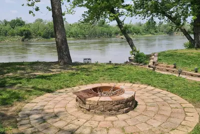 Image de Reconnect with nature at this unforgettable escape. Close to the Missouri river