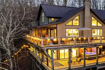 Image de Treetop Lakehouse: Pvt Lake/Sauna/HotTub/Games