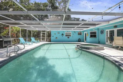 Image de Large Family  Pool Home - 5 Br w/ 2 Primary Suites! , Sleeps 15+, Very private!