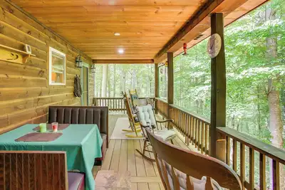 Image de Pet-Friendly Byrdstown Cabin w/ Fire Pit & Porch!