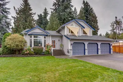 Image de Pet & Family Friendly Bonney Lake Home: Game Room