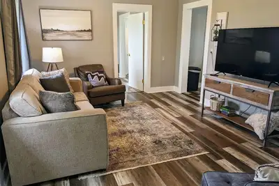 Image de Farmhouse on the Prairie - You can see for miles!