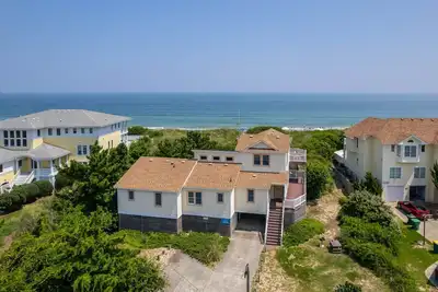 Image de Off Crew-Oceanfront, pool, hot tub, private walkway to the beach, game room, ocean views!