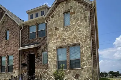 Image de Stunning new home that has it all! Great Location!