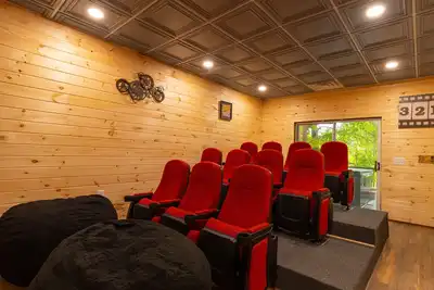 Image de Ultimate Entertainment Lakefront Cabin w/ Theater & Game Room!