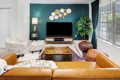 Image de Spanish Home / Mins to all Miami top destinations+Beach / 8 People / 4BDRHouse