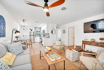 Image de Peaceful Villa, 3. 3 mi to the Beach & Big Parking