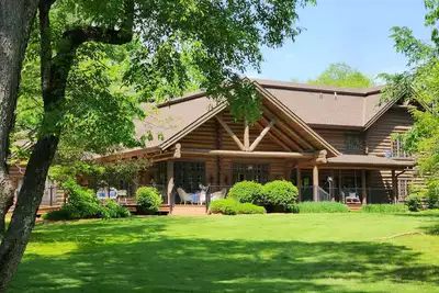 Image de Amazing Retreat Property: Massive Luxury Lodge - Ensuite & Rustic Cabins for 80+