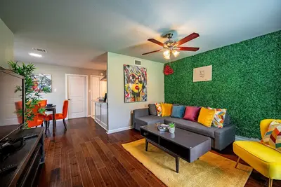 Image de Color Pop and Vogue Vibe/Galleria/Downtown/Memorial CityCentre