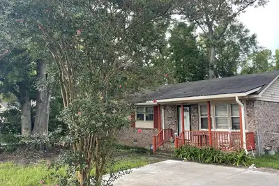 Image de Cozy Cottage in the center of Charleston City