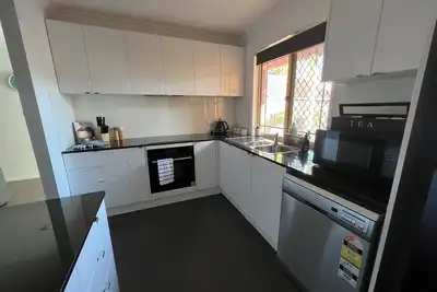 Image de Pet Friendly Yard, Next to Park - Spacious Townhouse