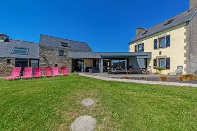 Image de Maison de vacances 'Villa Léonie - Piscine Intérieure' avec terrasse, jardin et Wi-Fi