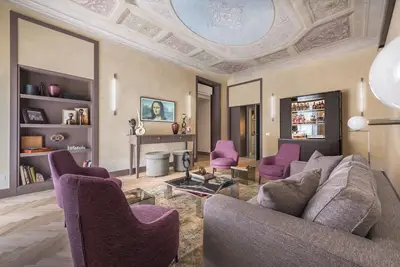 Marvellous 4 Bed Deluxe Palazzo in Santa Croce with Italian Wine Tasting