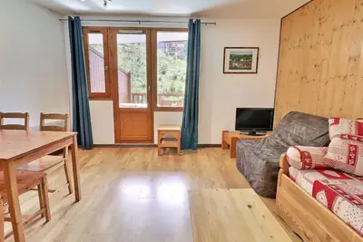 Appartement 2 Pièces à La Tania, Résidence Le Grand Bois, Skis aux Pieds, 4 Pers, Balcon Ouest