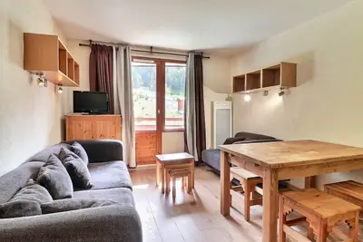 Appartement cosy à La Tania, 4 pers, skis aux pieds, balcon, proche commerces!