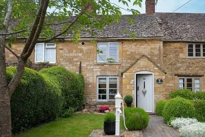 High Pump Cottage - sleeps 4 guests  in 2 bedrooms