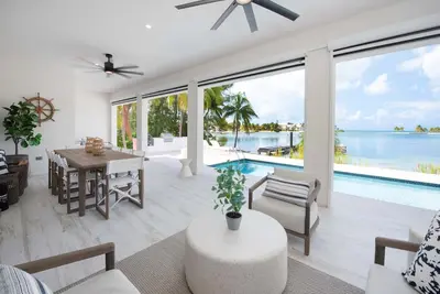 Fantasea: Family Beach Villa on Bio Bay w/ Private Pool, Veranda Lounge + Dock