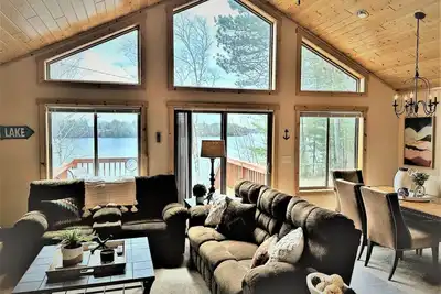 Image de Long Lake Retreat | 4 Beds, 2 Bath Lakeside Luxury