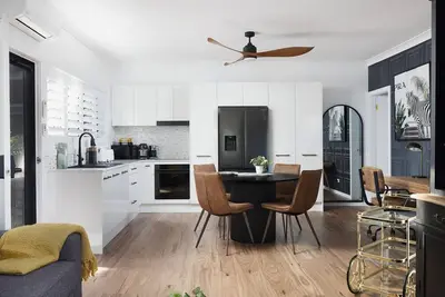 Image de Little Beach Boutique Apartment - Whole Property